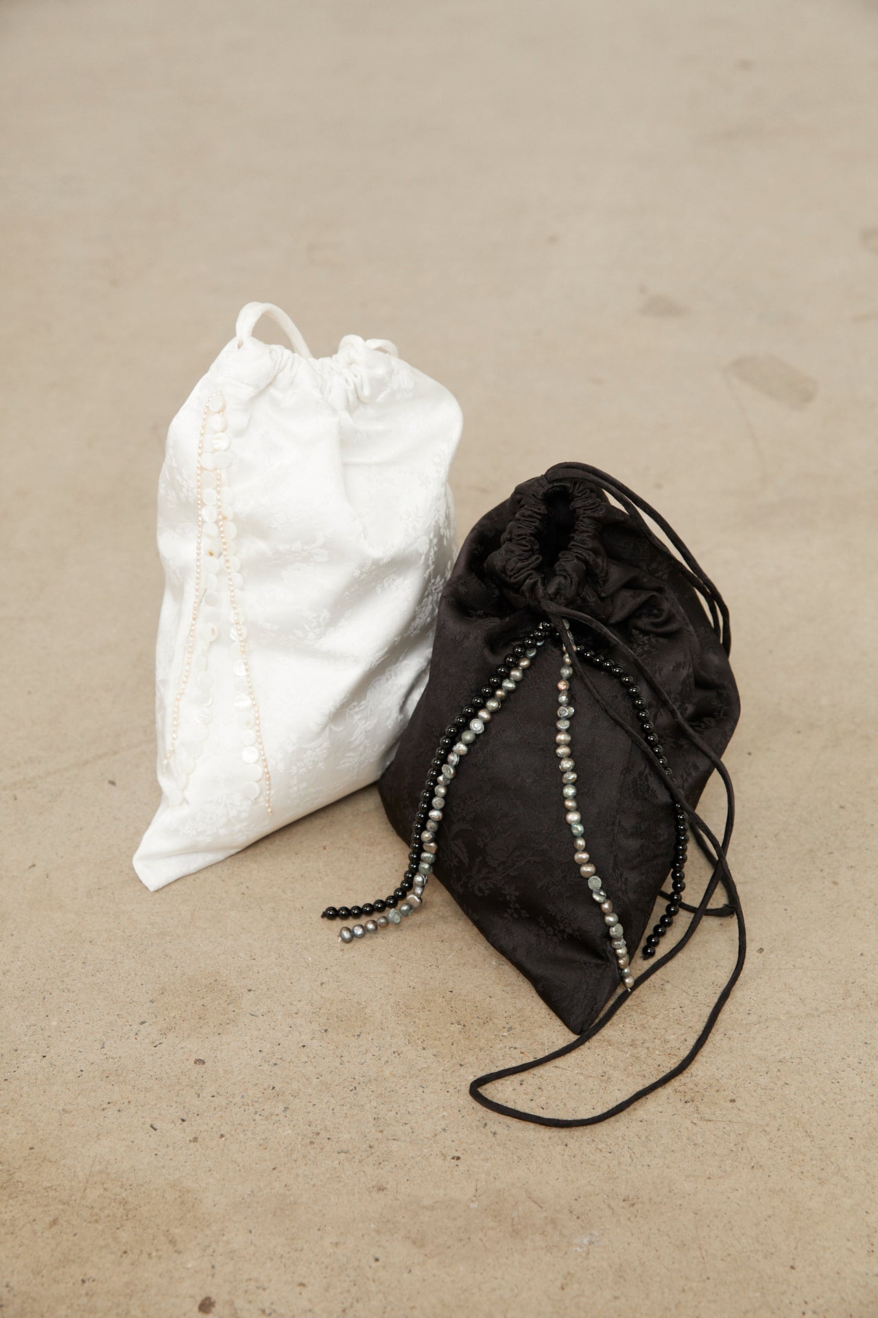 MONTE SILK BAG - BLACK